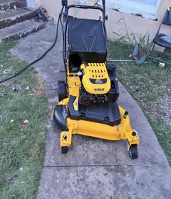 DEWALT lawnmower working good