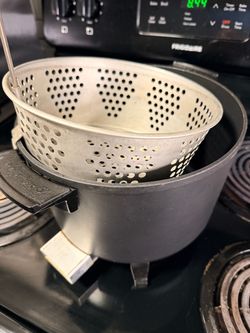 Presto Electric Deep Fryer w/ Basket