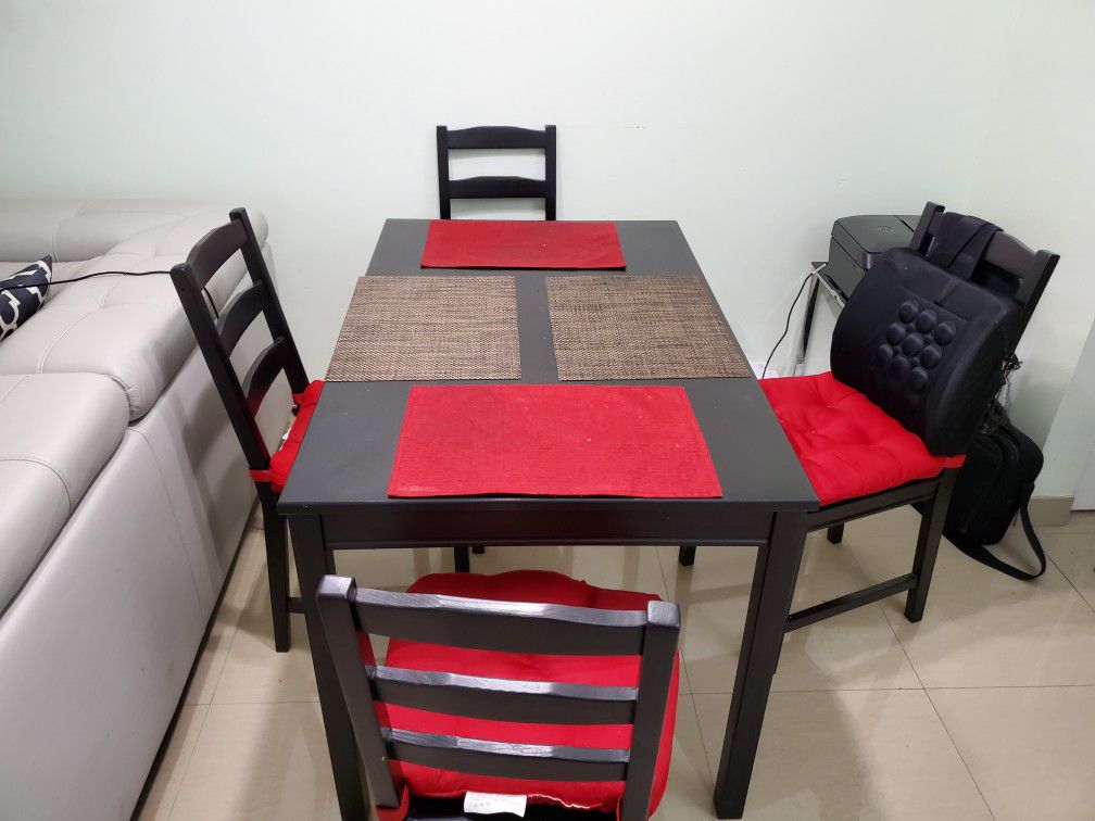 Complete dining table with 4 chairs