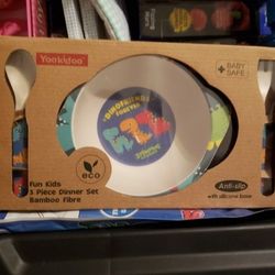 NEW 3 PIECE BABOO SET. Baby dino eating set. Made with bamboo.