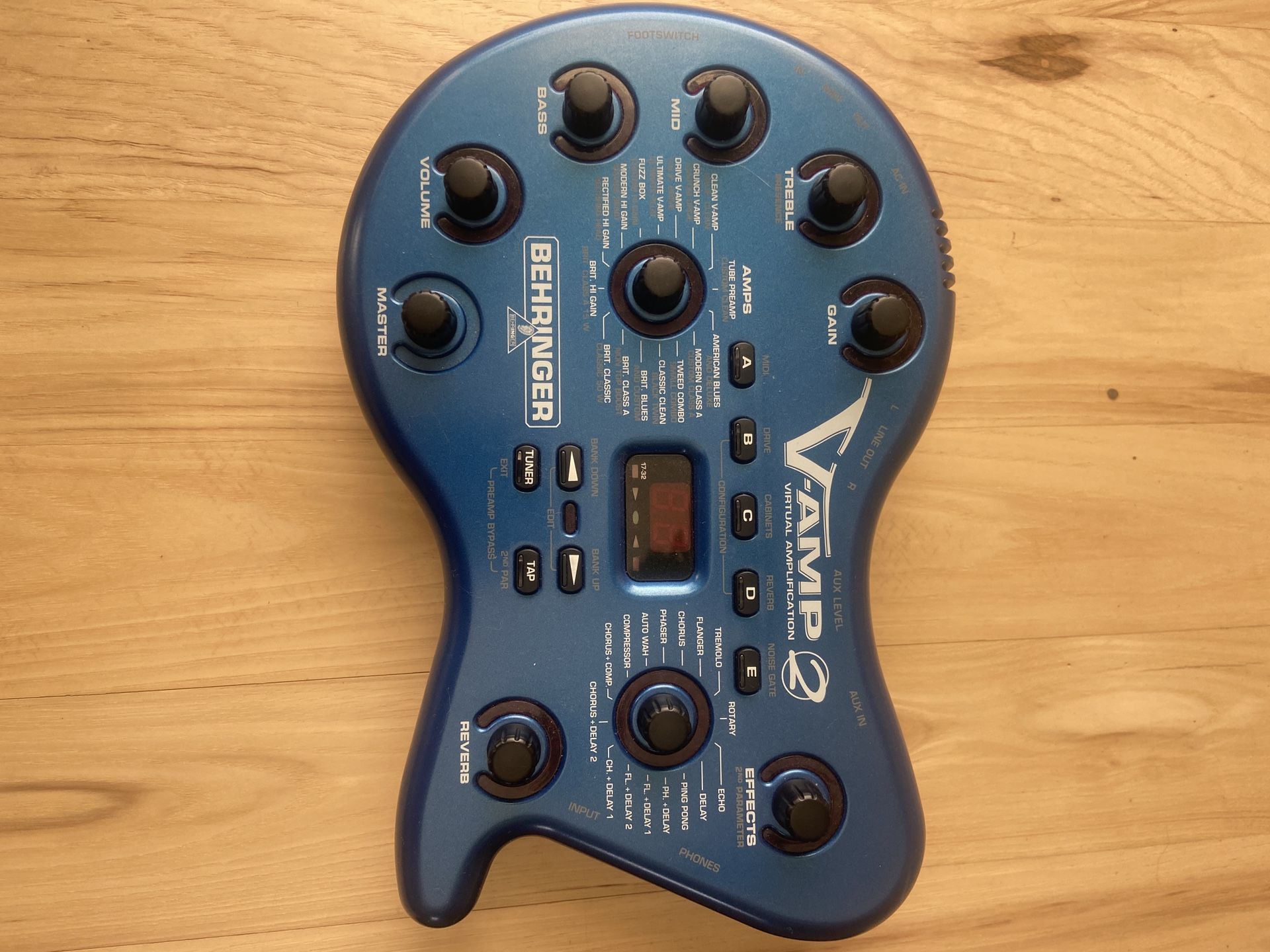 Behringer V-Amp2