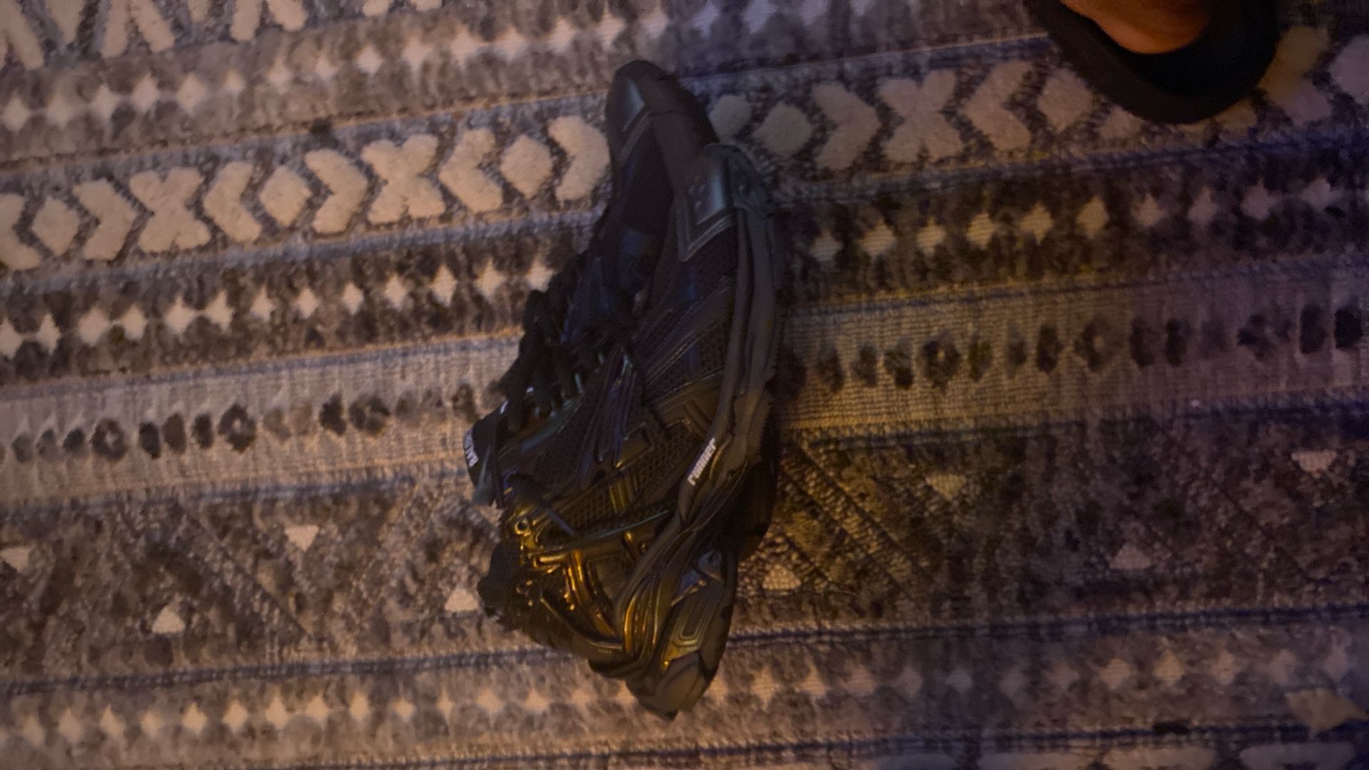 balenciaga runners black