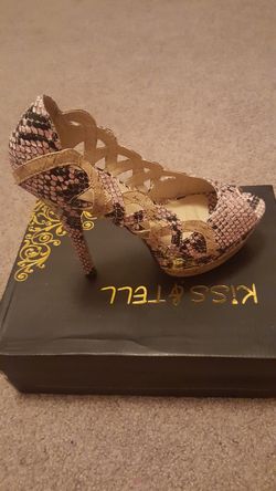 Lilac and cream snake print peep toe heels