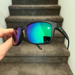 NEW Polarized Oakley Holbrook 