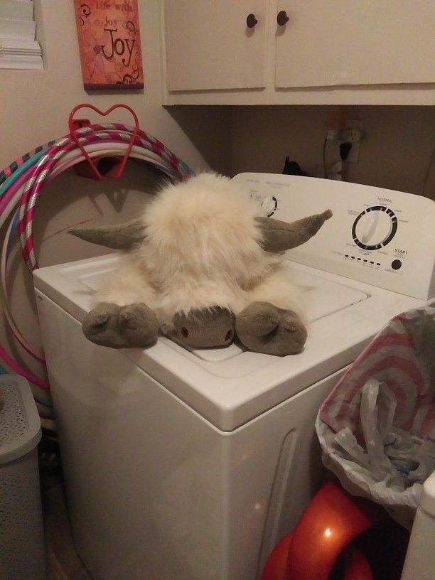 New Weighted Highland Plush Cow With Removable Microwavable Pouck. 5 Lbs