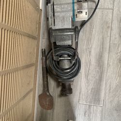 MAKITA JACK HAMMER w/ SHOVEL ATTACHMENT 