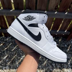Jordan 1 Mid Reverse Panda (Size 9.5, 10, 10.5)