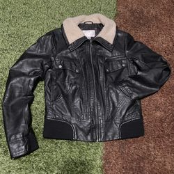 Women's leather jacket (size s)