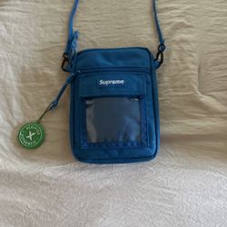 Supreme crossbody 