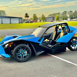 2022 Polaris Slingshot SL (Automatic) in a unique Miami Blue color scheme.