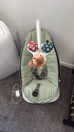 4 Moms Swing