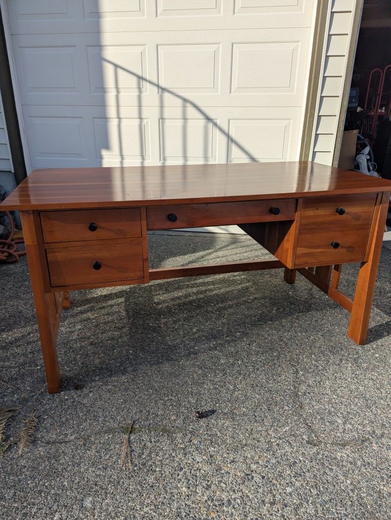 Beautiful Solid Wood Ethan Allen Desk