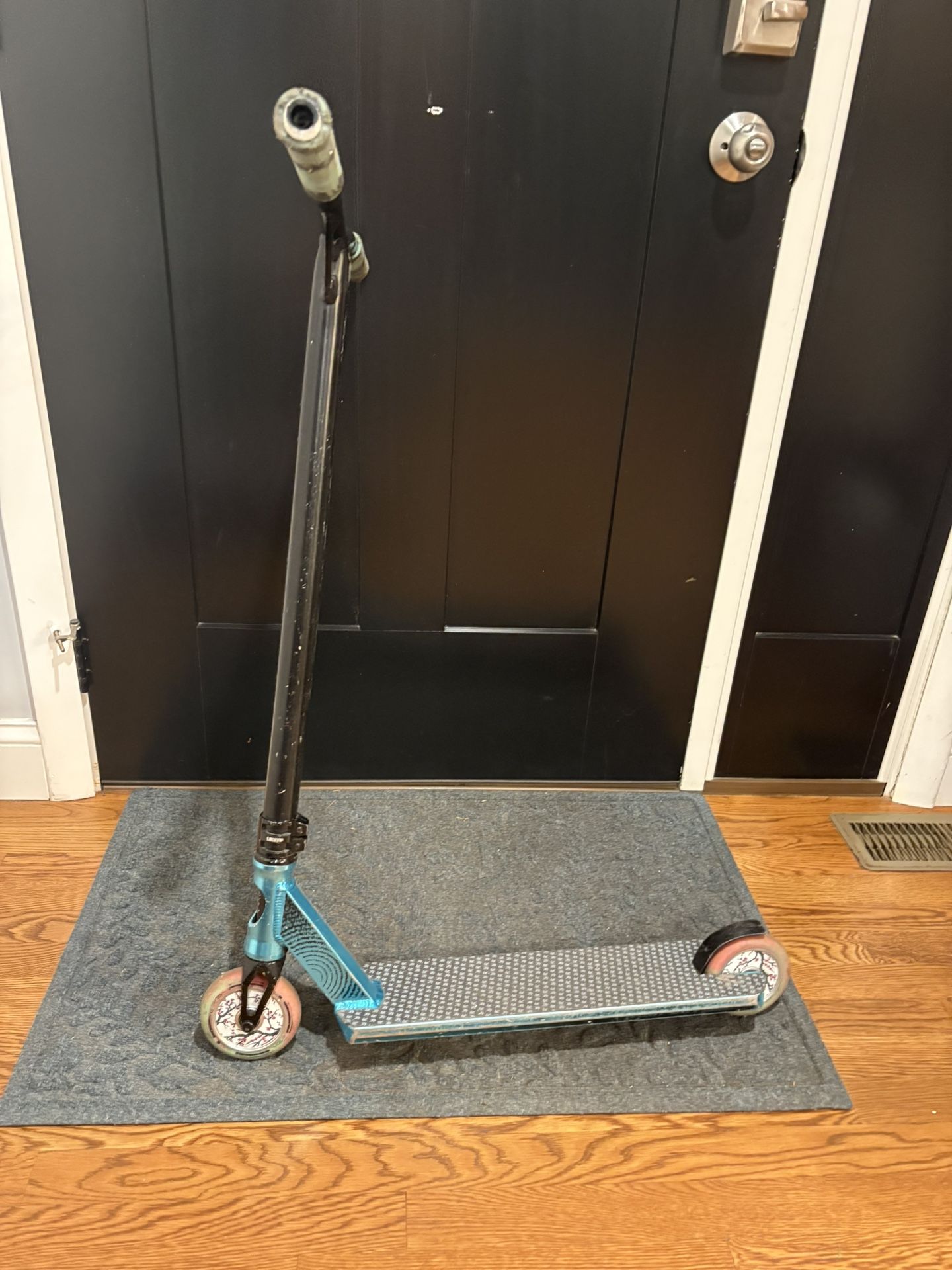 Lucky Brand Pro Scooter