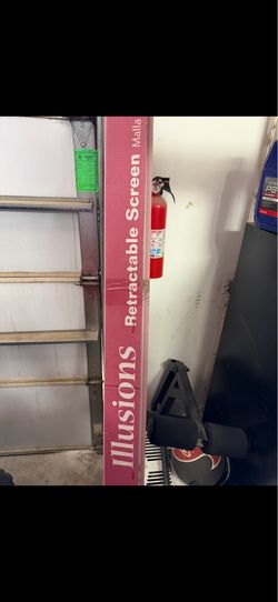 Brand new retractable screen, by Larson