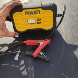 DeWalt 10 Amp Battery Charger And Maintainer