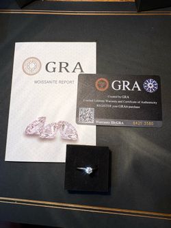 Vvs1 Moissanite engagement ring 0.5C