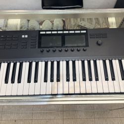 Komplete Kontrol S49 Keyboard 