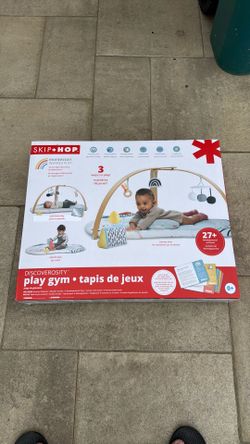 Skip hop play gym - new
