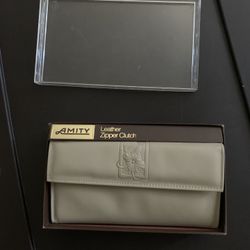 Women’s Beige Wallet 
