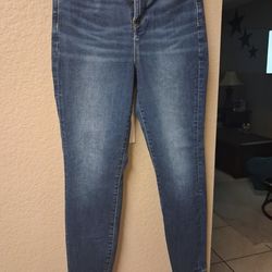 Vendo bonito pantalon American eagle size  4