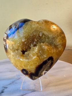 2.5 lb (1120g) Druzy Septarian Heart Reactive With UV Lights