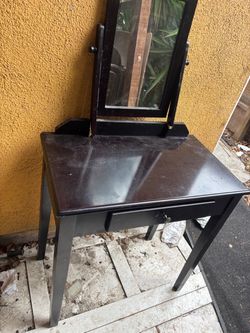 Make up table