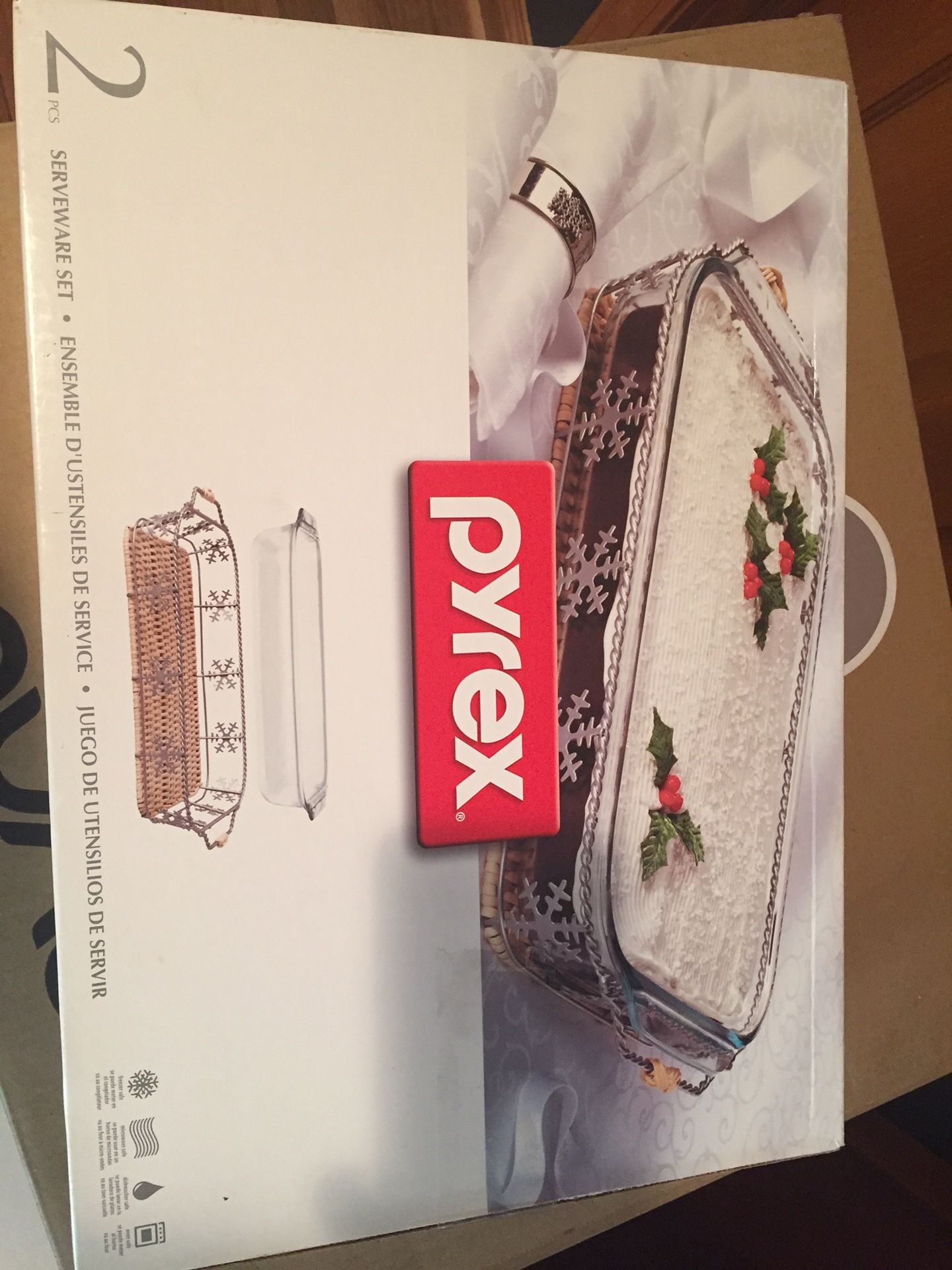 Pyrex Holiday Baking Set