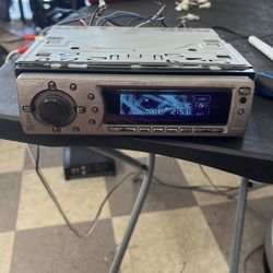 Sony CdxF7715x