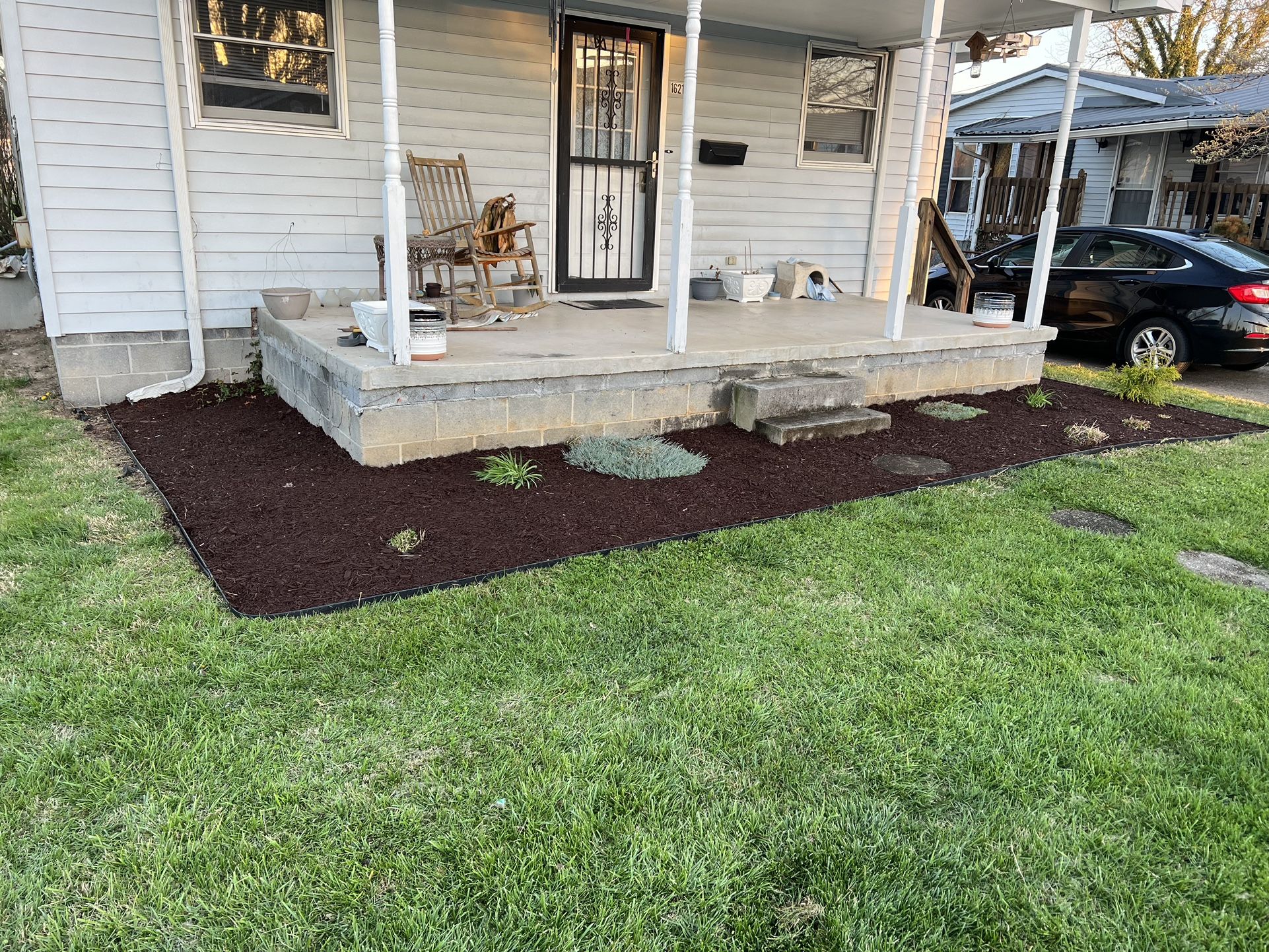 Mulch Installation And Flower Bed Cleanup