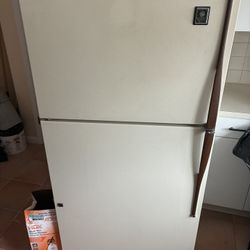 G&E Refrigerator