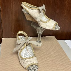 Poetic License Spanish Sunsets pink lace wedge heels size 8M