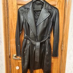 Dawn Levy Design Luxury leather coat outerwear for the modern woman Black Sz S  M New with tag

Notch collar
Long sleeves with zipper closure 
Slit Po