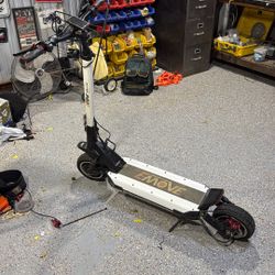 Emove Cruiser V2 All-Wheel-Drive