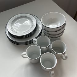 Crate & Barrel 16-Piece Dinnerware Set