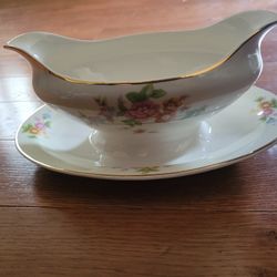 Pope Gosser "Florence" Gravy Boat with Attached Underplate