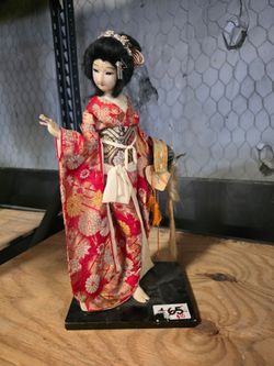 TODAY SUNDAY ONLY 10AM-5PM ! GEISHA FIGURINE, ONLY $10
