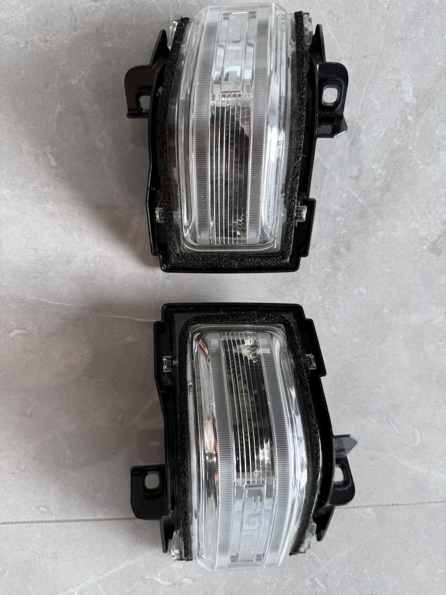 Ford F-250; F-350; F-450 Super Duty Headlights (Driver + Passenger Side) – Single Lamp Style