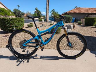 2017 Pivot Switchblade V1 - Large