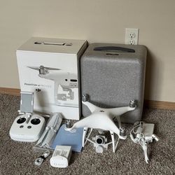 Dji Phantom 4 Pro V2.0 Drone Quadcopter.  