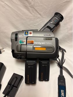 Sony Handycam CCD-TRV72 Hi-8 w/ Charger, Bag, Rechargeable Batteries