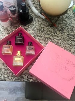 Valentino Born In Roma 4-Piece Perfume Discovery Gift Set (4x 30ml / 1.0 oz)