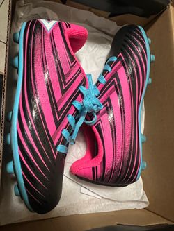 Girls cleats & shingards