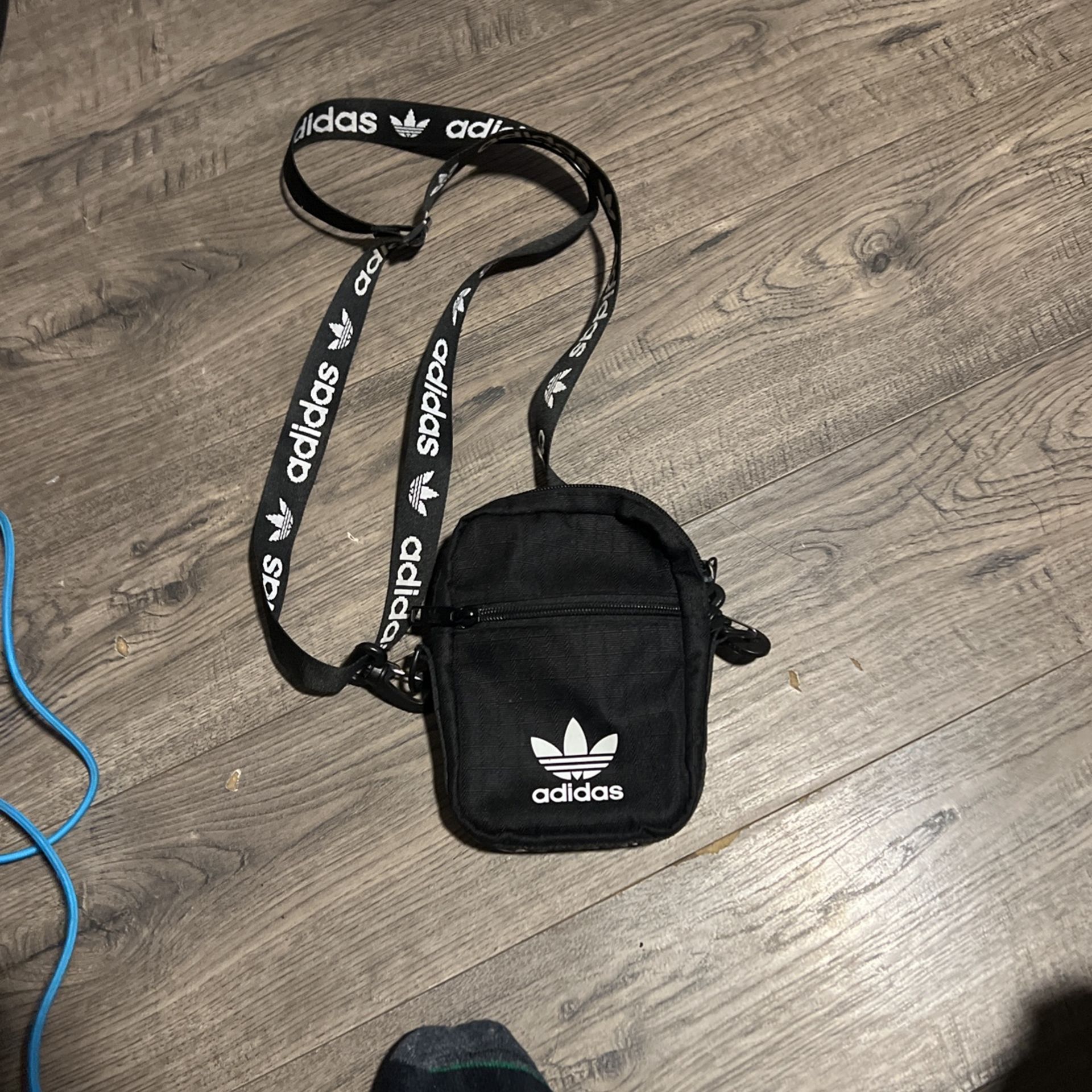 Adidas shoulder pack