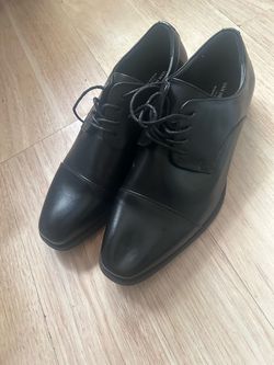 Mens Van Heusen shoes size 8 $5