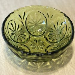 Vintage Anchor Hocking Green Glass Bowl – Star & Cameo Medallion