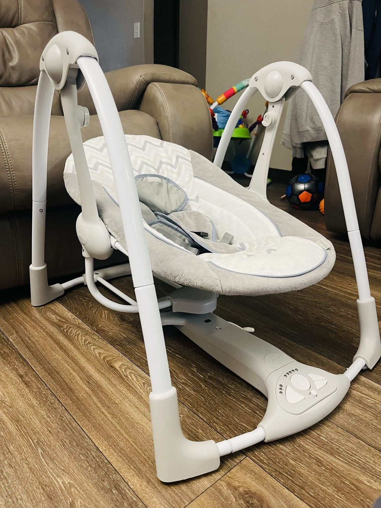 Baby swing