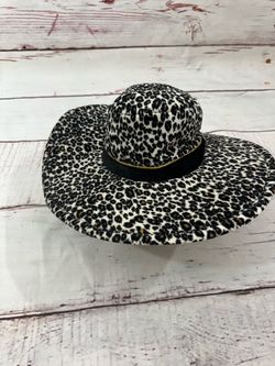 Halloween costume pimp hat. Tags: Cheetah print, leopard, print hat, gold jewelry costume dress up pumpkin Halloween party