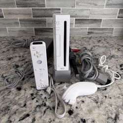 Nintendo Wii Bundle 