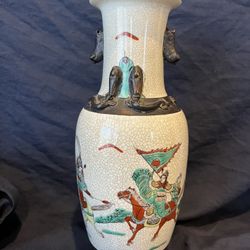 Vintage Chinese Nanking Crackleware Porcelain Vase