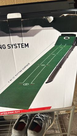 Golf putting green system